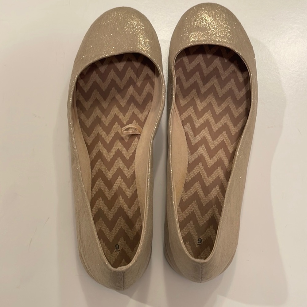 Like new condition gold shimmer flats size 9